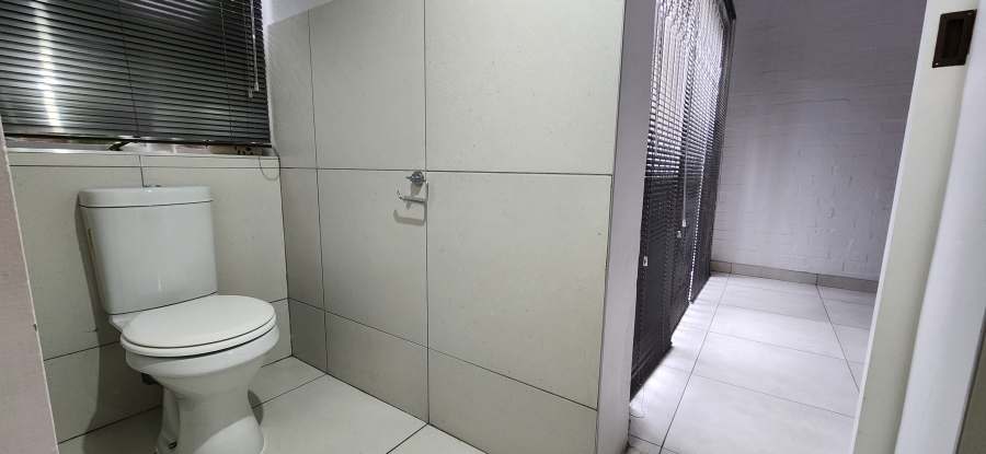 To Let 4 Bedroom Property for Rent in Bloubergrant Western Cape